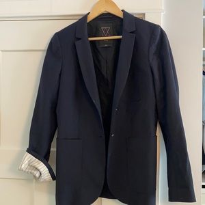 Aritzia Talula Navy Blazer, fully lined size 6, excellent condition.